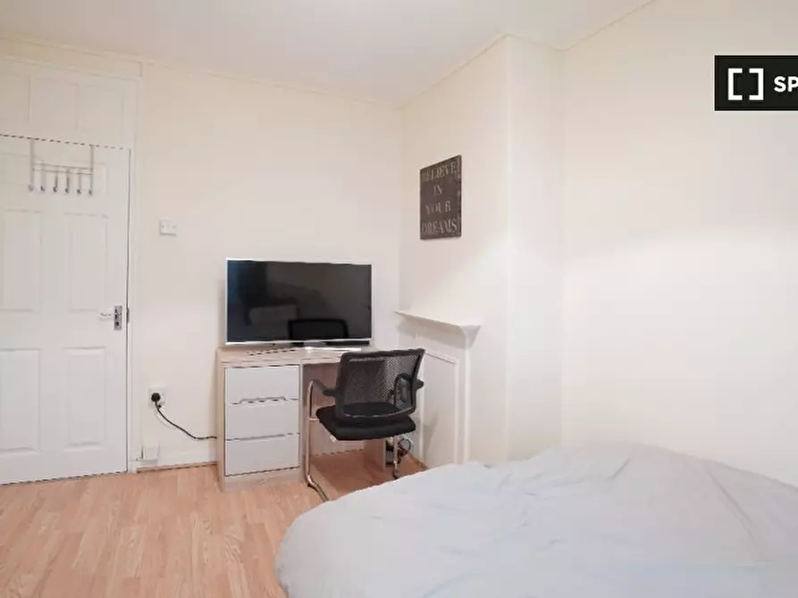 Immagine 10 di Camera condivisa in affitto  in Gill St a Poplar