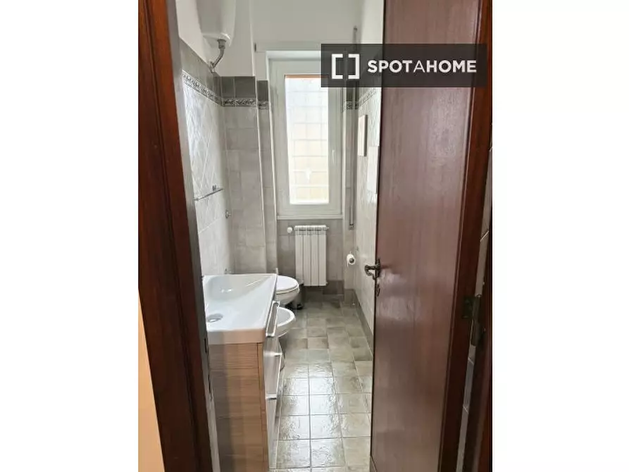 Immagine 12 di Camera condivisa in affitto  in Via Romeo Rodriguez Pereira a Roma