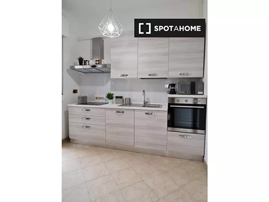 Immagine 10 di Camera condivisa in affitto  in Lungotevere di Pietra Papa a Roma