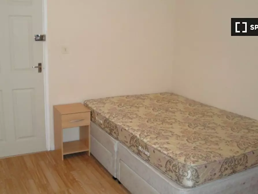 Immagine 3 di Camera condivisa in affitto  in Rodel Ct a 