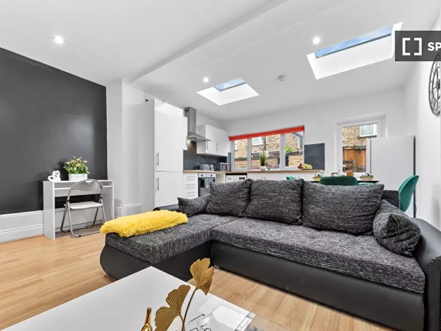 Immagine 2 di Appartamento in affitto  in Furley Rd a Camberwell