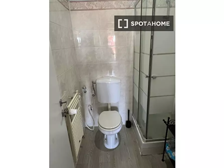 Immagine 14 di Camera condivisa in affitto  in Via Appia Nuova a Roma