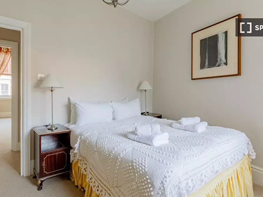 Immagine 2 di Appartamento in affitto  in flat a Kensington