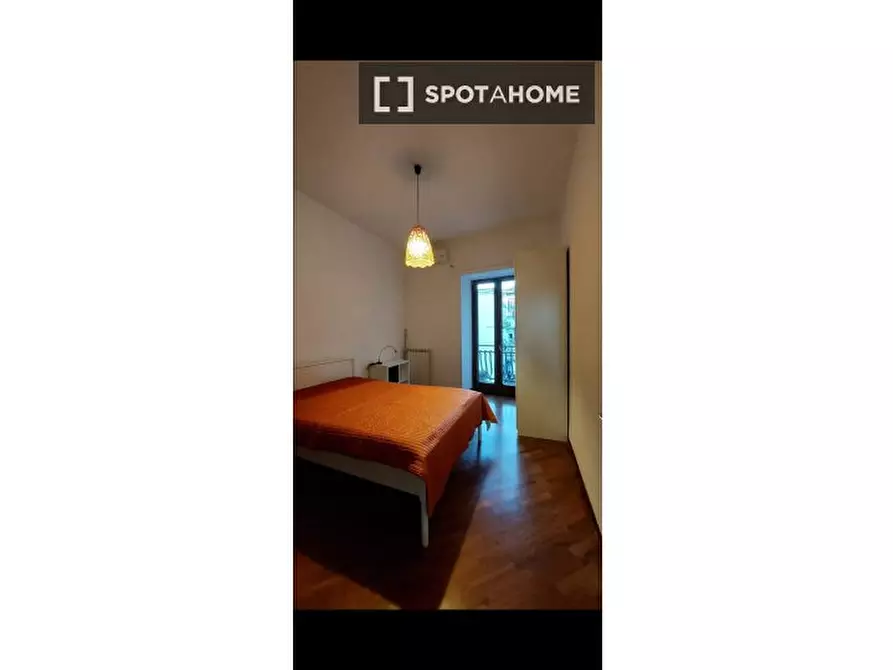 Immagine 2 di Camera condivisa in affitto  in Via S. Giovanni Maggiore Pignatelli a Napoli