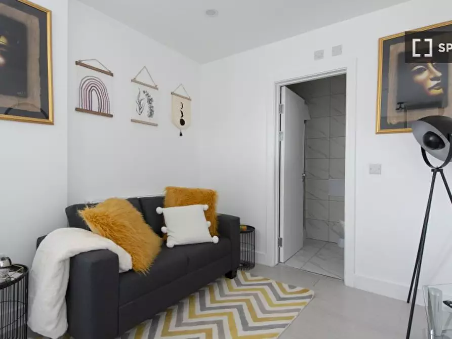 Immagine 15 di Appartamento in affitto  in flat a Tottenham