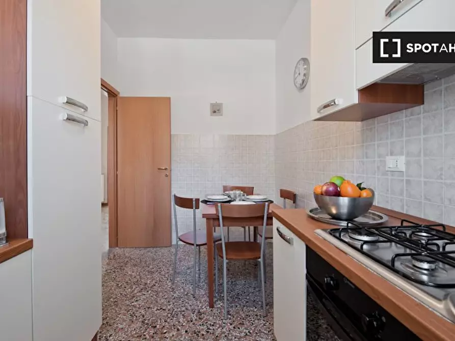 Immagine 10 di Camera condivisa in affitto  in Via Portuense a Roma