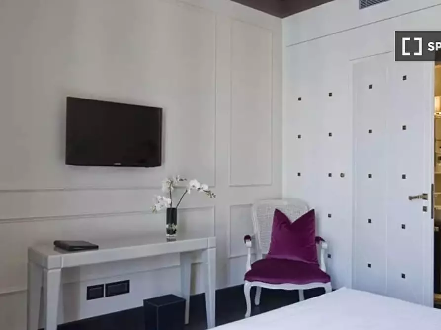 Immagine 19 di Camera condivisa in affitto  in Via dei Brunelleschi a Firenze