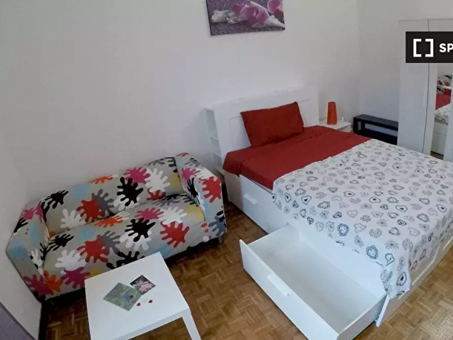 Immagine 2 di Camera condivisa in affitto  in Via Montebello a Firenze