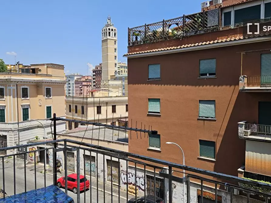 Immagine 6 di Camera condivisa in affitto  in Via Alba a Roma