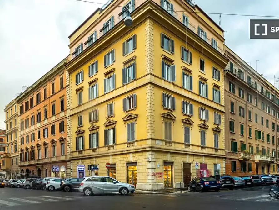 Immagine 18 di Camera condivisa in affitto  in Via Alberico II a Roma