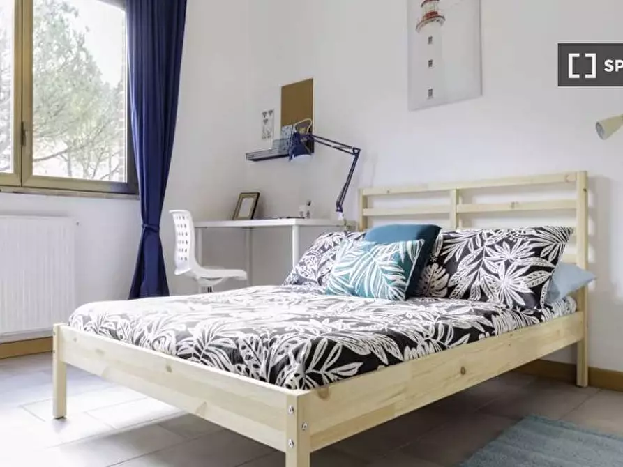 Immagine 8 di Camera condivisa in affitto  in Via Fiume delle Perle a Roma