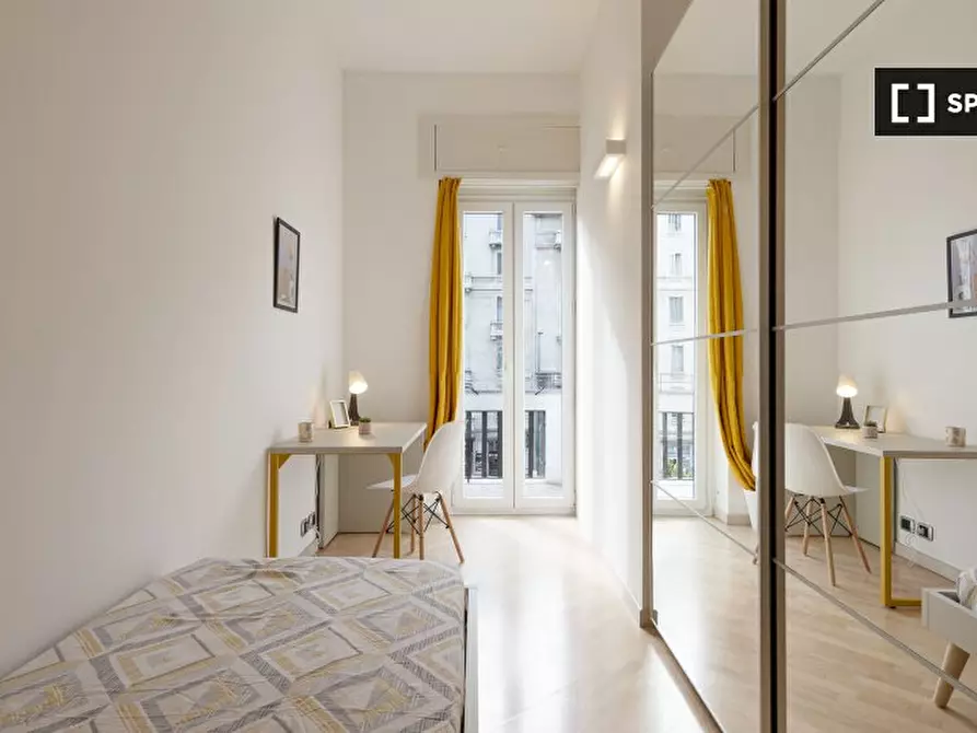 Immagine 2 di Camera condivisa in affitto  in Via Andrea Costa a Milano