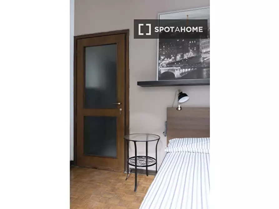 Immagine 2 di Camera condivisa in affitto  in Via Orti a Milano