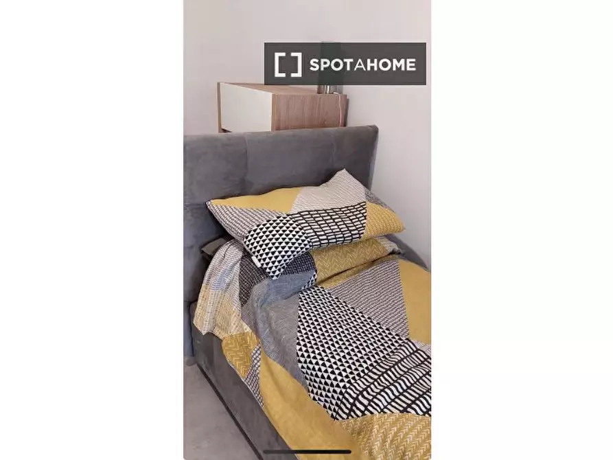 Immagine 5 di Camera condivisa in affitto  in Via di Torre Gaia a Roma