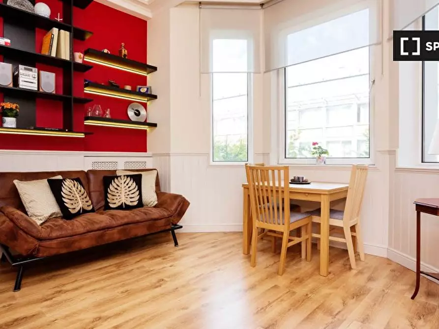 Immagine 1 di Appartamento in affitto  in Flat Sinclair Gardens a Hammersmith