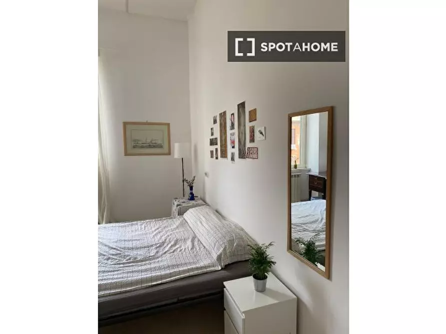 Immagine 10 di Camera condivisa in affitto  in Via Agrigento a Roma