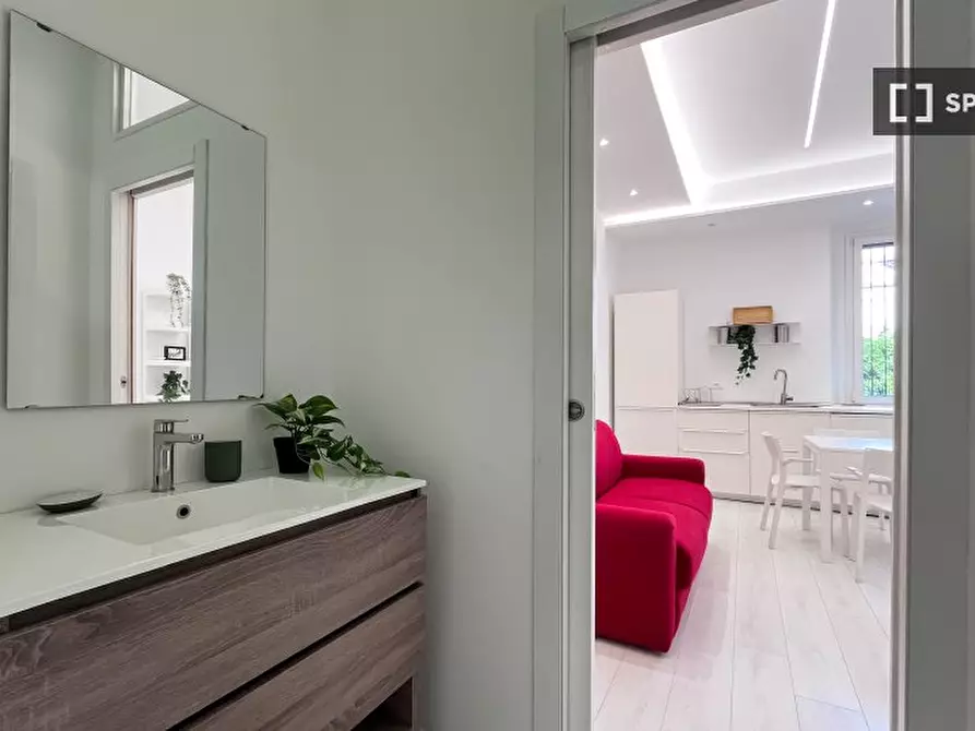 Immagine 13 di Appartamento in affitto  in Via Conte Rosso a Milano