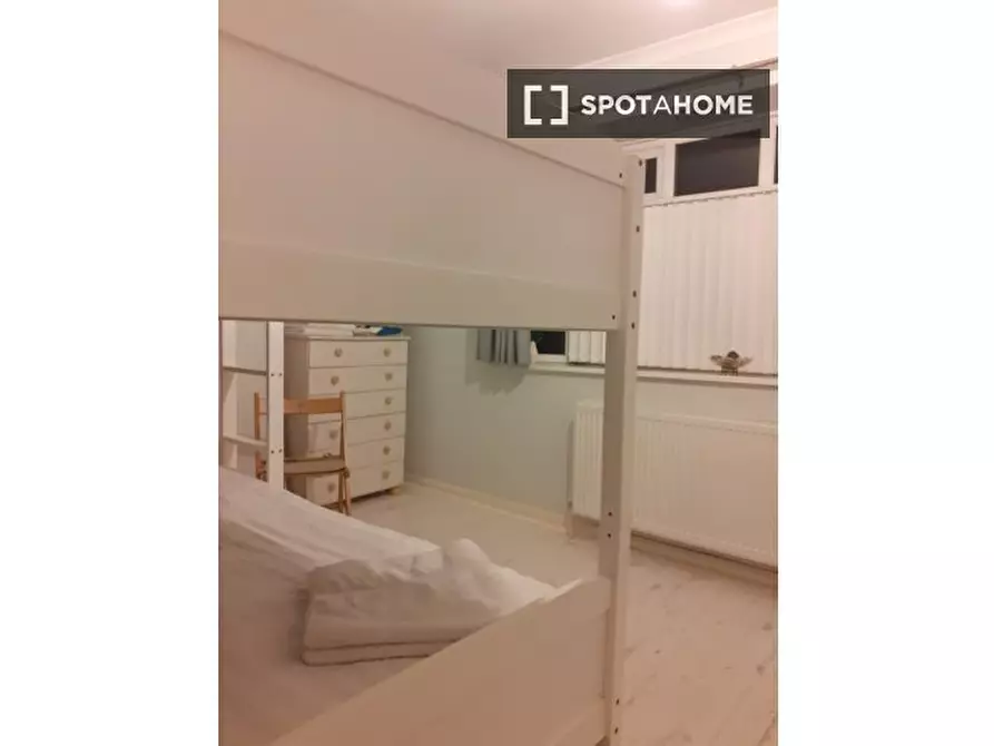 Immagine 3 di Camera condivisa in affitto  in Rochford Way a Croydon