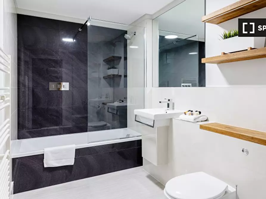 Immagine 12 di Appartamento in affitto  in Marina Pl a Kingston Upon Thames