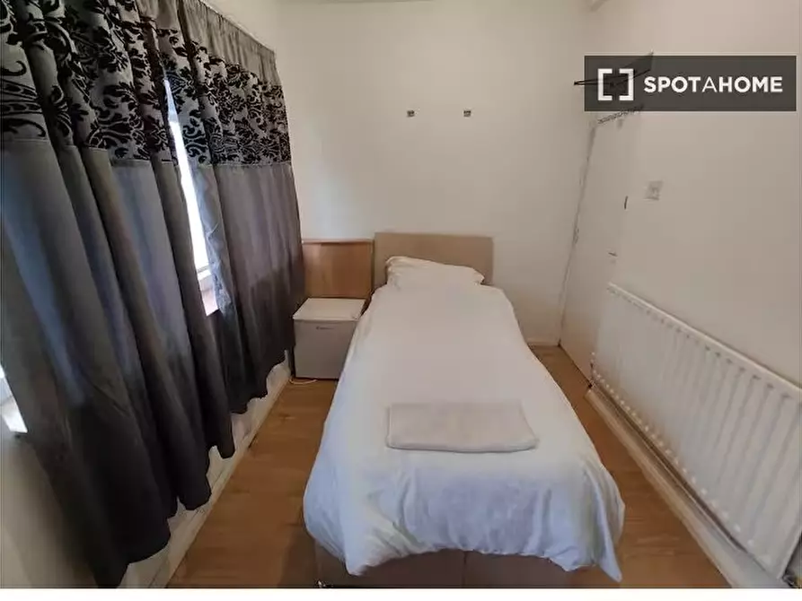 Immagine 1 di Camera condivisa in affitto  in Hackney Rd a Poplar