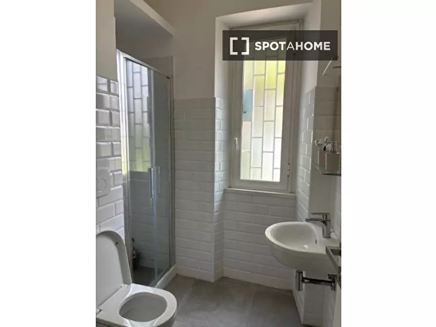 Immagine 5 di Camera condivisa in affitto  in Via Calimno a Roma