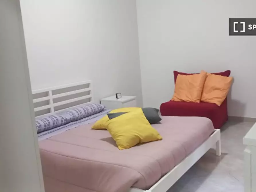 Immagine 1 di Camera condivisa in affitto  in Via Guido Castelnuovo, 00146 Roma RM, Italy a Roma