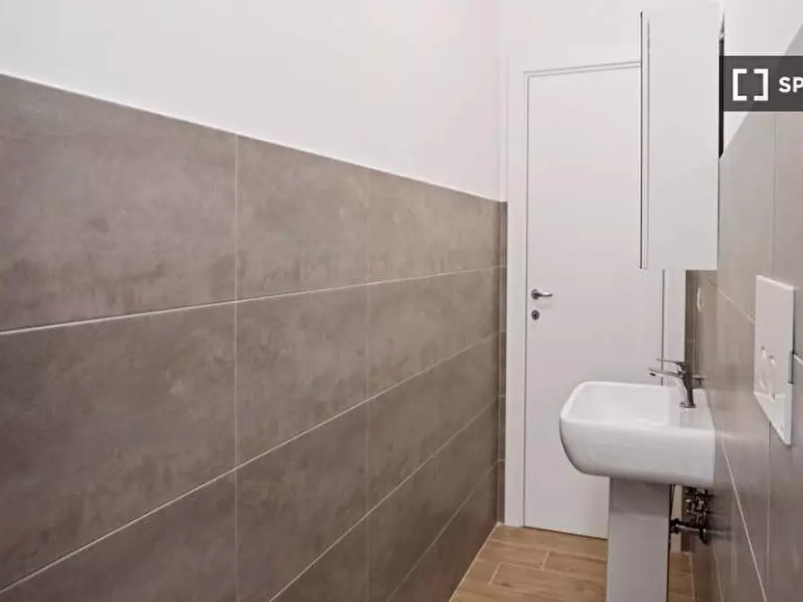 Immagine 8 di Camera condivisa in affitto  in Viale Legioni Romane a Milano