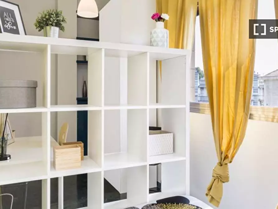 Immagine 2 di Camera condivisa in affitto  in Via Giuseppe Frua a Milano