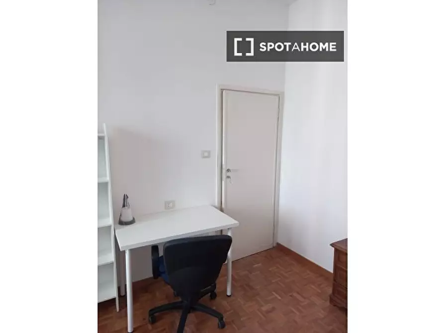 Immagine 2 di Camera condivisa in affitto  in Via Nino Bertocchi a Bologna