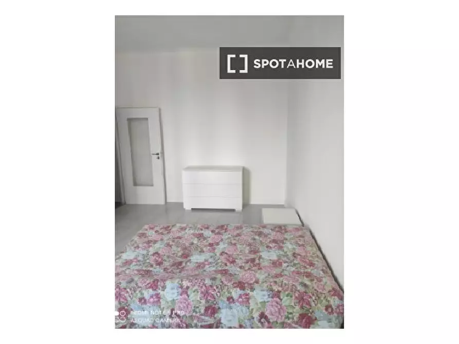 Immagine 2 di Camera condivisa in affitto  in Via degli Imbriani a Milano