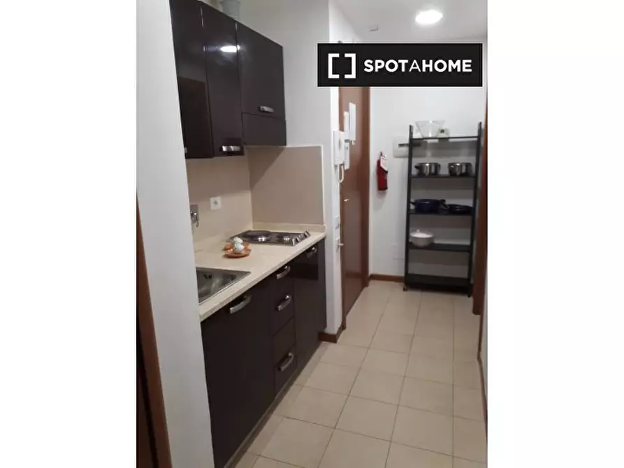 Immagine 2 di Camera condivisa in affitto  in Via Prenestina a Roma