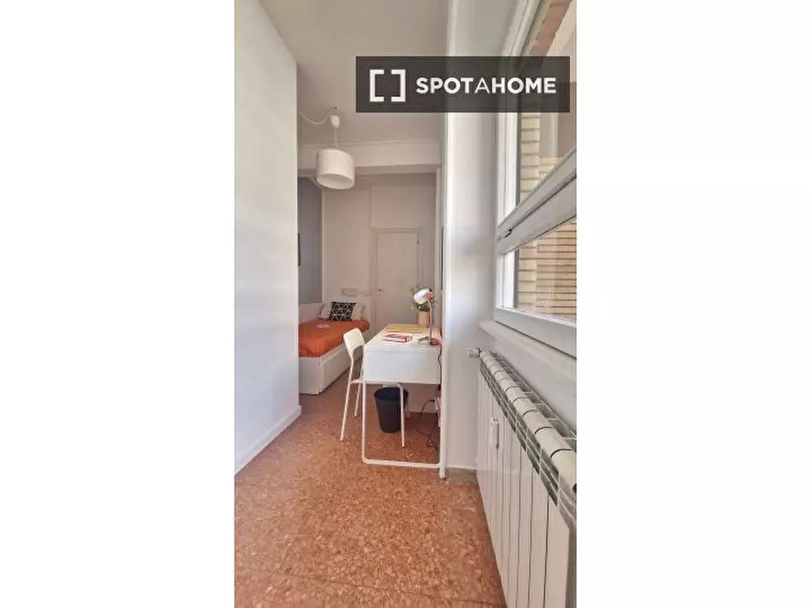 Immagine 4 di Camera condivisa in affitto  in Lungotevere di Pietra Papa a Roma