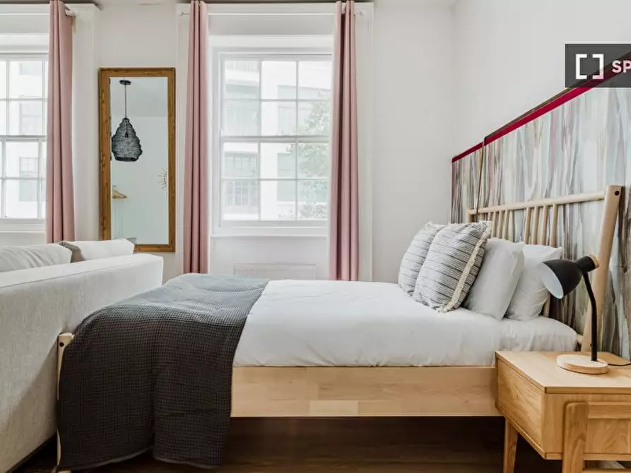 Immagine 8 di Appartamento in affitto  in Mornington Cres a Camden Town