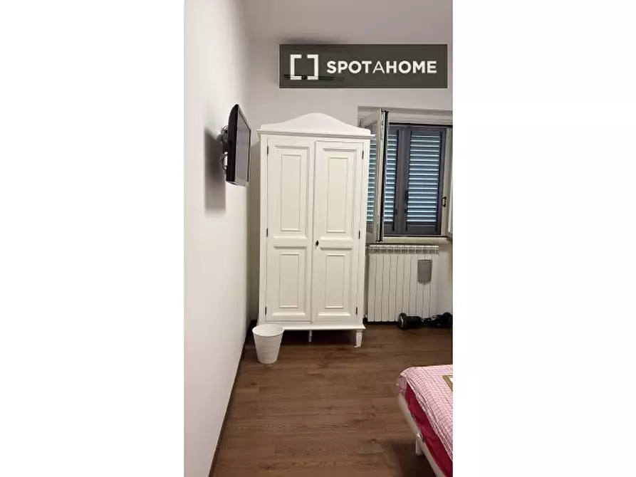 Immagine 12 di Camera condivisa in affitto  in Via Campotosto a Roma