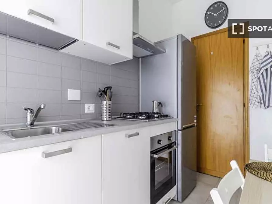 Immagine 6 di Camera condivisa in affitto  in Via Fiume delle Perle a Roma