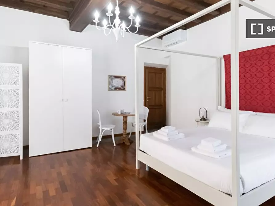 Immagine 13 di Appartamento in affitto  in Via Dei Cappuccini a Roma