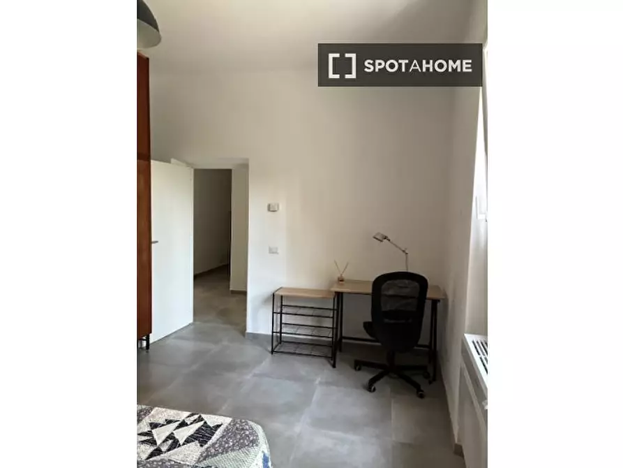 Immagine 2 di Camera condivisa in affitto  in Via Calimno a Roma