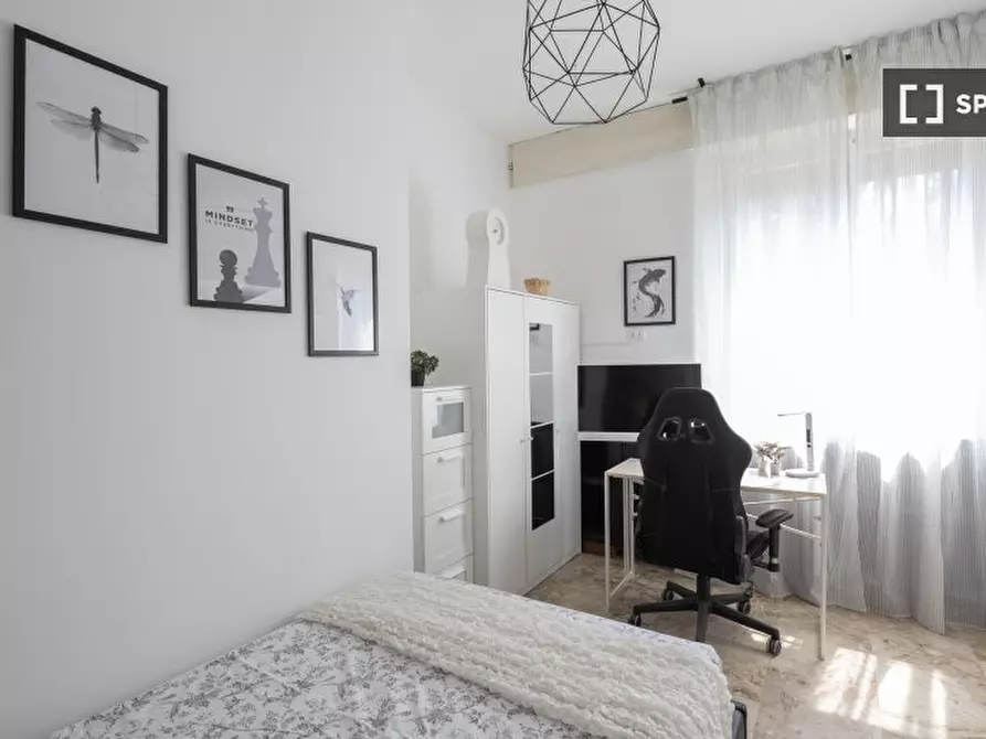 Immagine 1 di Camera condivisa in affitto  in Viale Francesco Restelli a Milano