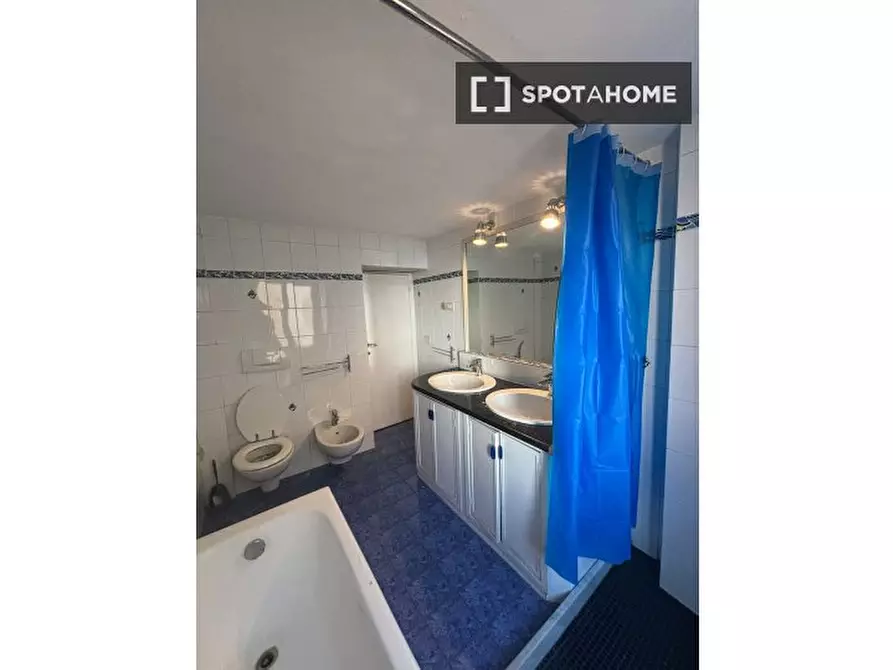 Immagine 16 di Camera condivisa in affitto  in Via Magenta a Roma