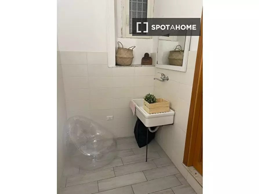 Immagine 11 di Camera condivisa in affitto  in Via Pietro Trinchera a Napoli