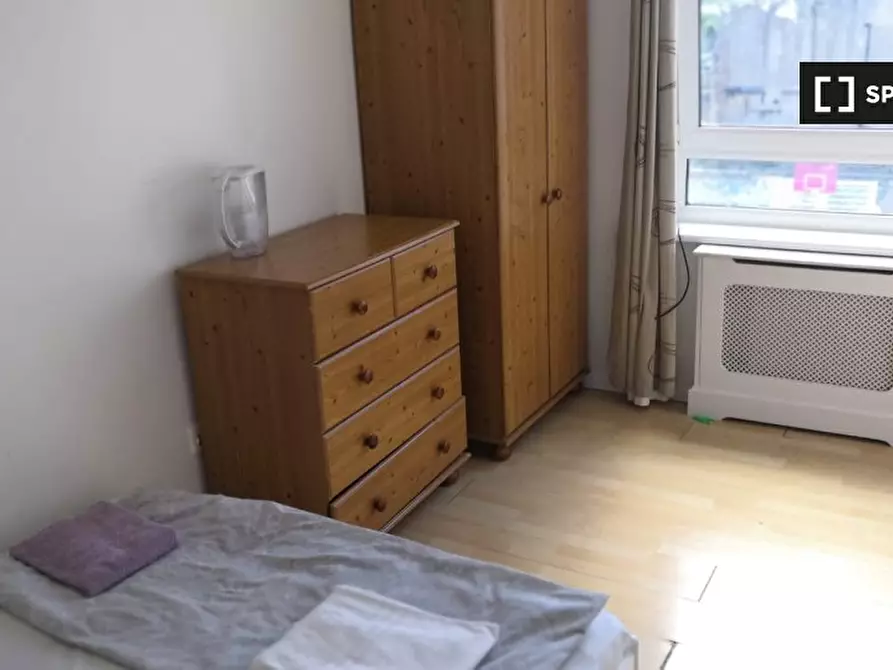 Immagine 4 di Camera condivisa in affitto  in Horton House, Field Rd, Hammersmith, London W 8HW, UK a Hammersmith