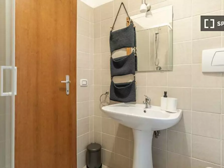 Immagine 3 di Camera condivisa in affitto  in Lungotevere degli Inventori a Roma