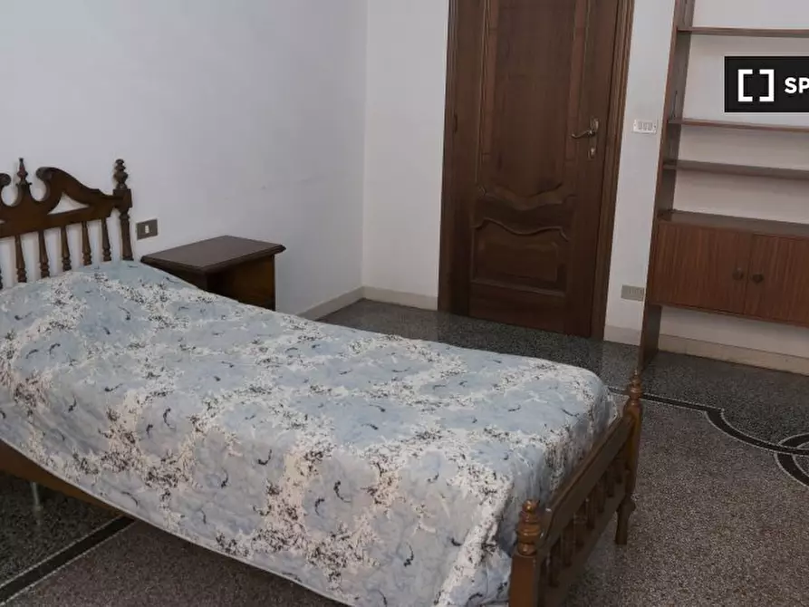 Immagine 5 di Camera condivisa in affitto  in Via Francesco Sivori a Genova