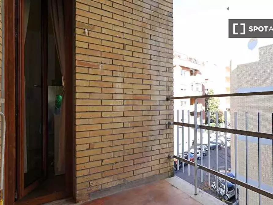 Immagine 7 di Camera condivisa in affitto  in Via dei Giornalisti a Roma
