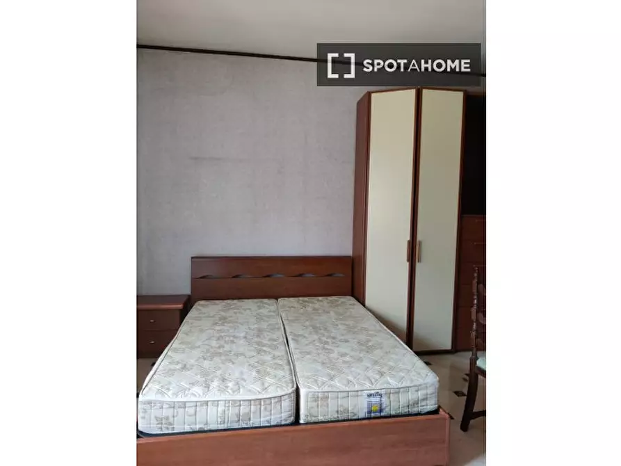 Immagine 5 di Camera condivisa in affitto  in Via Pian Due Torri a Roma