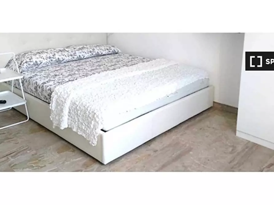 Immagine 2 di Camera condivisa in affitto  in Via Carlo Valvassori Peroni a Milano