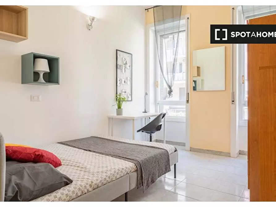 Immagine 9 di Camera condivisa in affitto  in Via Lorenteggio a Milano