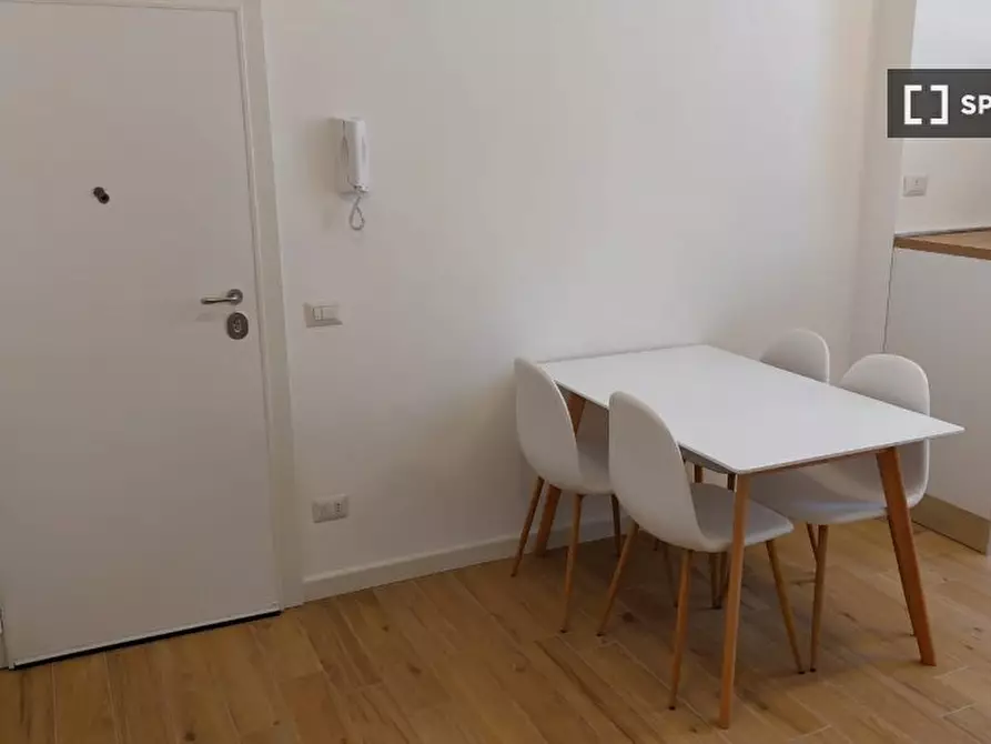 Immagine 17 di Appartamento in affitto  in Via la Spezia a Roma