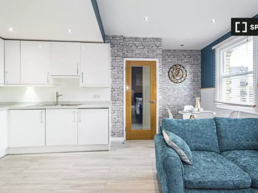 Immagine 3 di Appartamento in affitto  in Iverson Rd a Camden Town