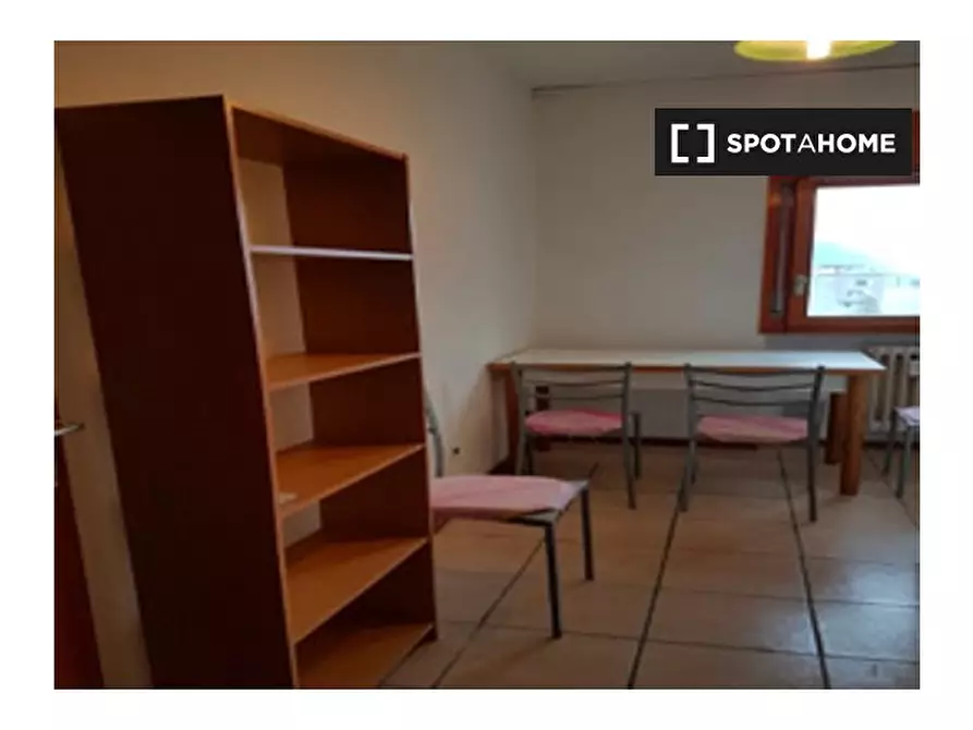 Immagine 2 di Camera condivisa in affitto  in Via Alcide Degasperi a Trento